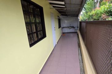Kulai / Bandar Putra / Gate A / Double Storey Semi Detached  