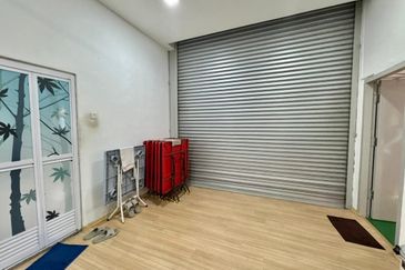 Senai / Taman Seri Senai / Jalan Sawi / 1.5 Storey Terrace Factory / Renovated to office