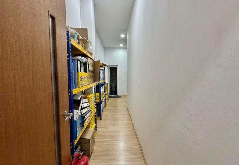 Senai / Taman Seri Senai / Jalan Sawi / 1.5 Storey Terrace Factory / Renovated to office