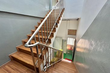 Senai / Taman Seri Senai / Jalan Sawi / 1.5 Storey Terrace Factory / Renovated to office