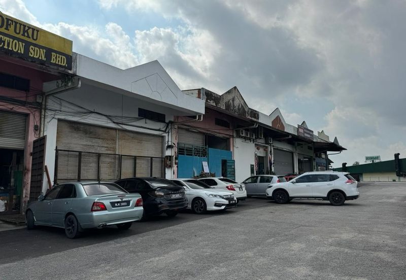 Senai / Taman Seri Senai / Jalan Sawi / 1.5 Storey Terrace Factory / Renovated to office