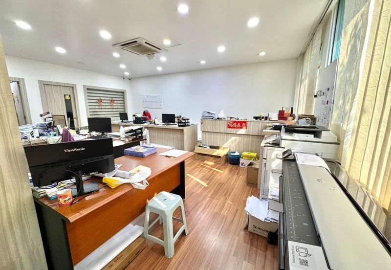 Senai / Taman Seri Senai / Jalan Sawi / 1.5 Storey Terrace Factory / Renovated to office