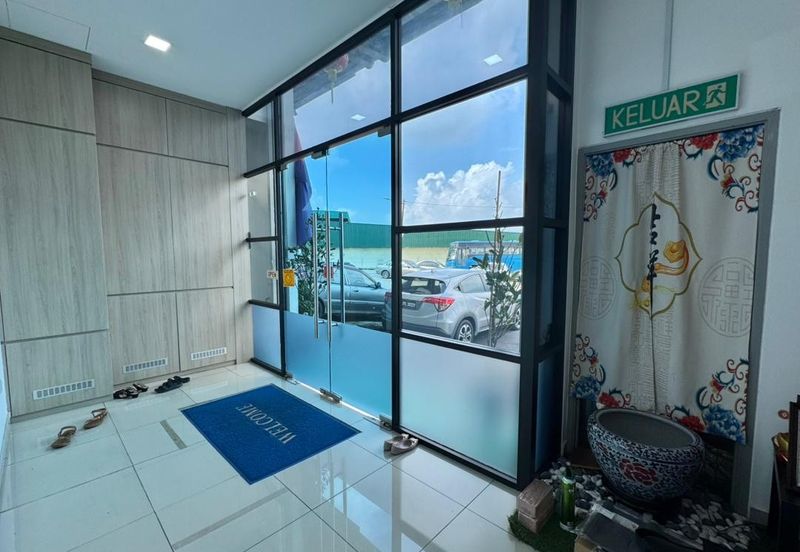 Senai / Taman Seri Senai / Jalan Sawi / 1.5 Storey Terrace Factory / Renovated to office