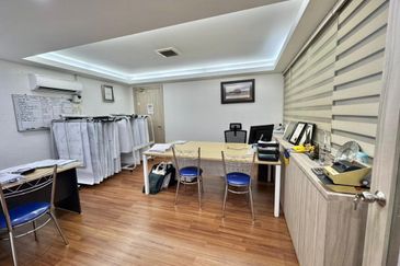 Senai / Taman Seri Senai / Jalan Sawi / 1.5 Storey Terrace Factory / Renovated to office