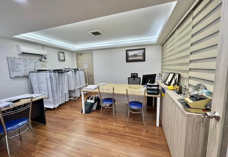 Senai / Taman Seri Senai / Jalan Sawi / 1.5 Storey Terrace Factory / Renovated to office