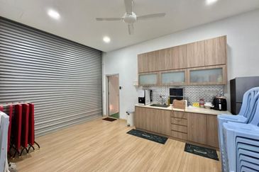 Senai / Taman Seri Senai / Jalan Sawi / 1.5 Storey Terrace Factory / Renovated to office