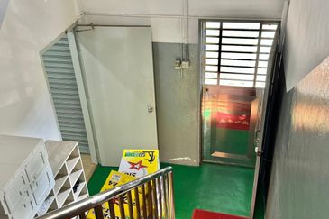 Senai / Taman Seri Senai / Jalan Sawi / 1.5 Storey Terrace Factory / Renovated to office