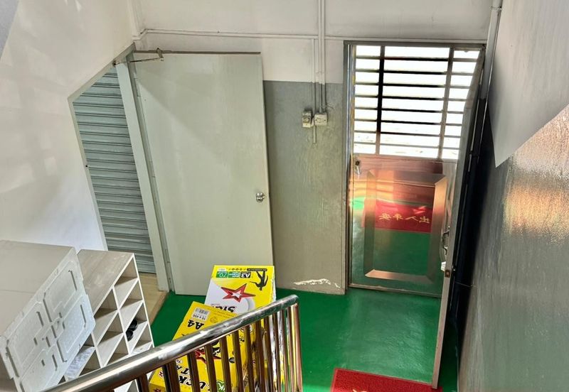 Senai / Taman Seri Senai / Jalan Sawi / 1.5 Storey Terrace Factory / Renovated to office