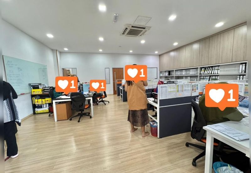 Senai / Taman Seri Senai / Jalan Sawi / 1.5 Storey Terrace Factory / Renovated to office