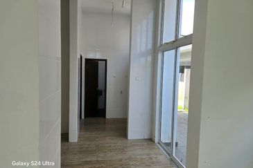 Kulai / ioi Bandar Putra / Jalan Ceria / Bougain Villa / Double Storey Bungalow / Brand New Original Unit