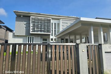 Kulai / ioi Bandar Putra / Jalan Ceria / Bougain Villa / Double Storey Bungalow / Brand New Original Unit