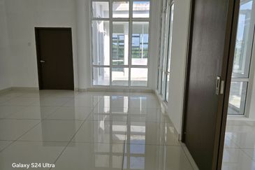 Kulai / ioi Bandar Putra / Jalan Ceria / Bougain Villa / Double Storey Bungalow / Brand New Original Unit