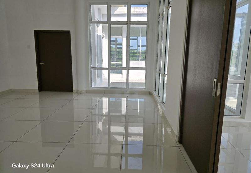 Kulai / ioi Bandar Putra / Jalan Ceria / Bougain Villa / Double Storey Bungalow / Brand New Original Unit