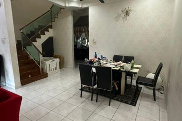 Johor Bahru/ Taman Daya / Jalan Nibong / Double Storey House G&G / Full Extend