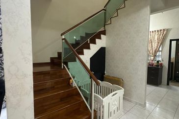 Johor Bahru/ Taman Daya / Jalan Nibong / Double Storey House G&G / Full Extend