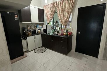 Johor Bahru/ Taman Daya / Jalan Nibong / Double Storey House G&G / Full Extend