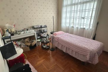 Johor Bahru/ Taman Daya / Jalan Nibong / Double Storey House G&G / Full Extend