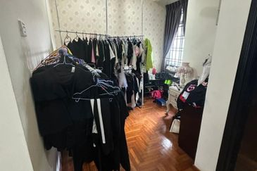 Johor Bahru/ Taman Daya / Jalan Nibong / Double Storey House G&G / Full Extend