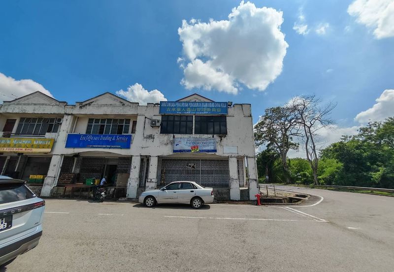 Kulai / Taman Makmur / Jalan Makmur / Double Storey Shoplot Corner / Land Sizev30x70+20