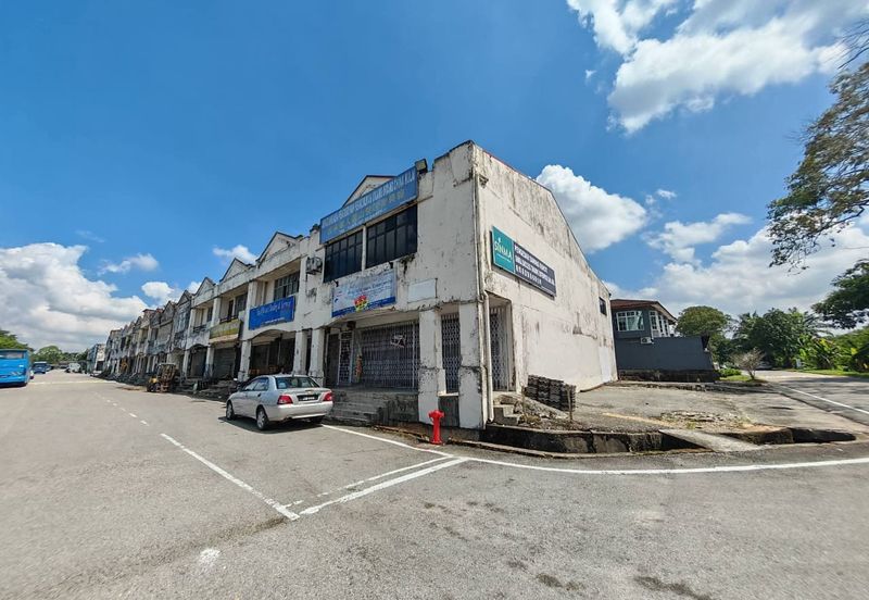 Kulai / Taman Makmur / Jalan Makmur / Double Storey Shoplot Corner / Land Sizev30x70+20