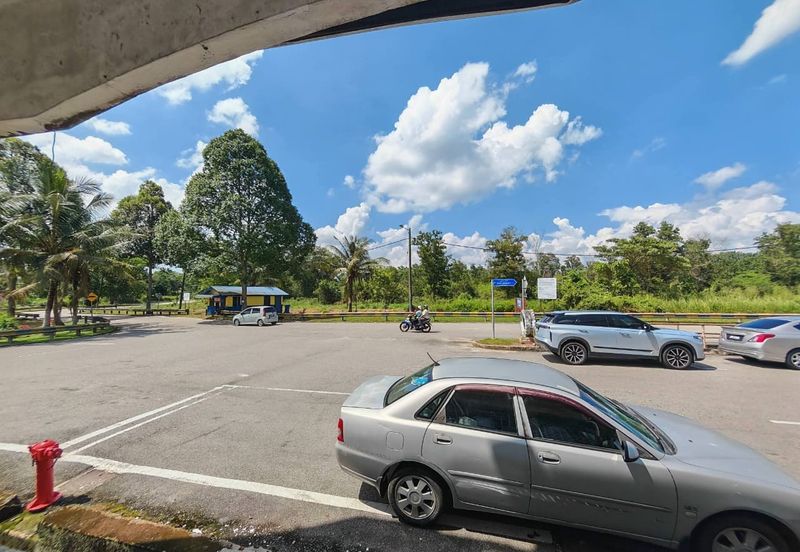 Kulai / Taman Makmur / Jalan Makmur / Double Storey Shoplot Corner / Land Sizev30x70+20