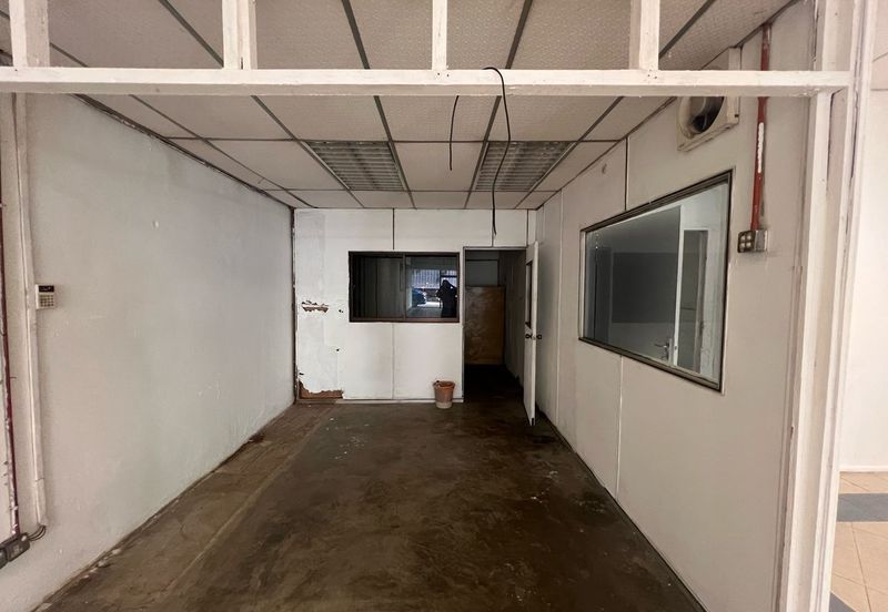 Kulai / Taman Pertama / 2 Unit 3 Storey Shoplot / Facing Federal Main Road 