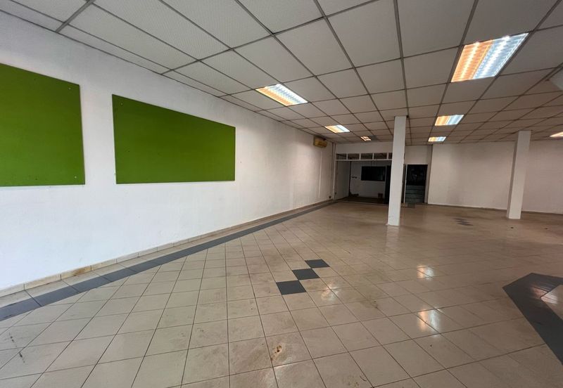 Kulai / Taman Pertama / 2 Unit 3 Storey Shoplot / Facing Federal Main Road 