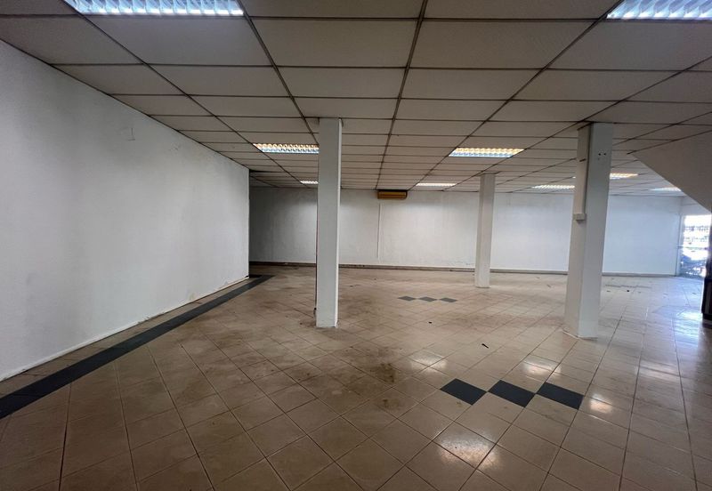 Kulai / Taman Pertama / 2 Unit 3 Storey Shoplot / Facing Federal Main Road 