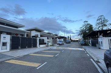 Senai / Taman Hijauan / Jalan Hijauan 5 / Senai Park / Single Semi-D House ⁠Gated & Guarded 