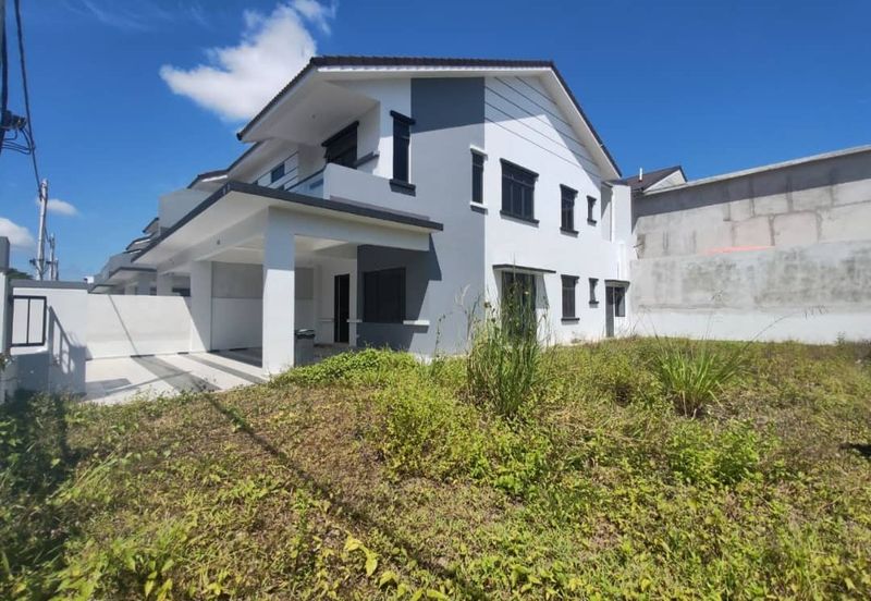 Kulai / Taman Lagenda Putra / Jalan Lagenda / Double Storey Cluster Corner 