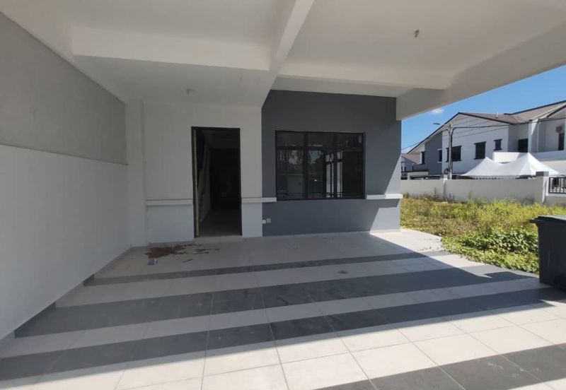 Kulai / Taman Lagenda Putra / Jalan Lagenda / Double Storey Cluster Corner 