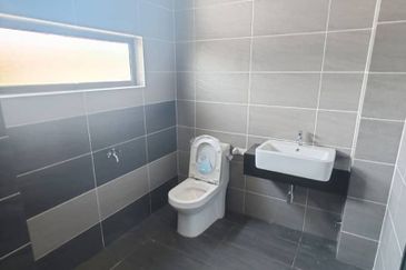 Kulai / Taman Lagenda Putra / Jalan Lagenda / Double Storey Cluster Corner 