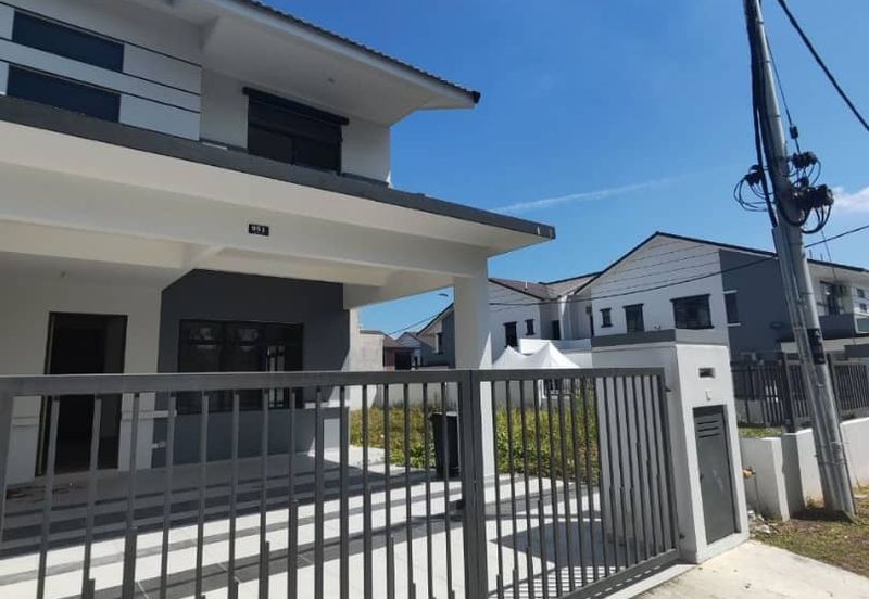 Kulai / Taman Lagenda Putra / Jalan Lagenda / Double Storey Cluster Corner 