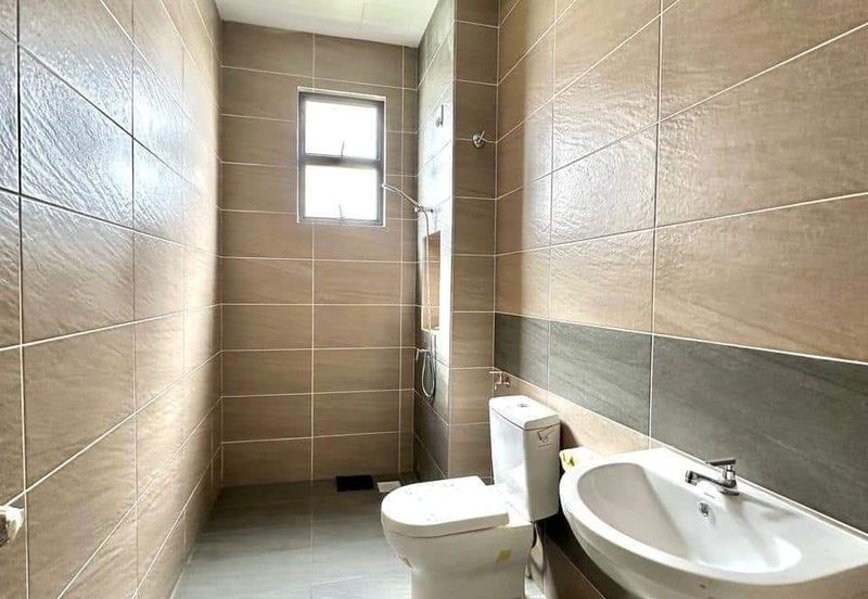 Kulai / Taman Lagenda Putra / Jalan Lagenda / Double Storey Cluster Corner 