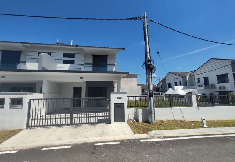 Kulai / Taman Lagenda Putra / Jalan Lagenda / Double Storey Cluster Corner 