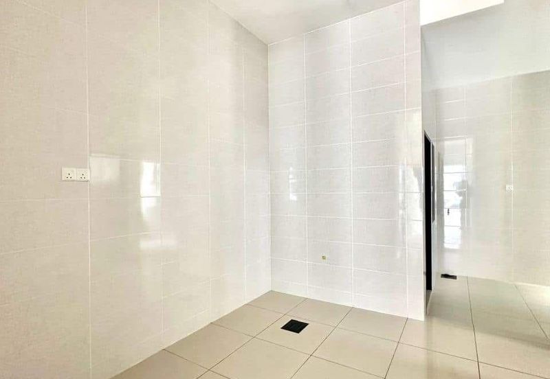 Kulai / Taman Lagenda Putra / Jalan Lagenda / Double Storey Cluster Corner 