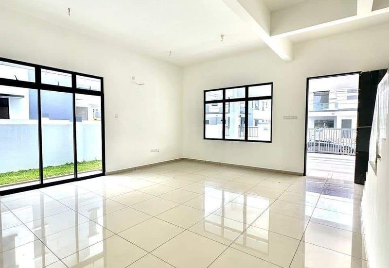 Kulai / Taman Lagenda Putra / Jalan Lagenda / Double Storey Cluster Corner 