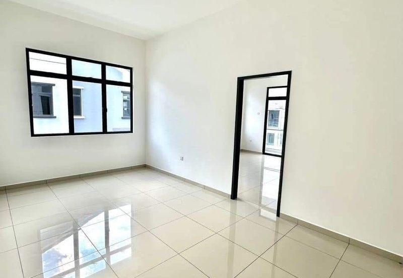 Kulai / Taman Lagenda Putra / Jalan Lagenda / Double Storey Cluster Corner 