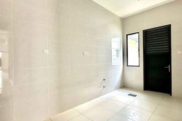 Kulai / Taman Lagenda Putra / Jalan Lagenda / Double Storey Cluster Corner 
