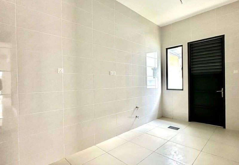 Kulai / Taman Lagenda Putra / Jalan Lagenda / Double Storey Cluster Corner 