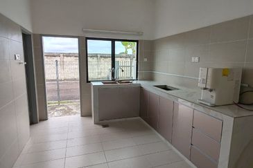 Kulai / Bandar Indahpura Crystal 2 /Jalan Cempaka 36/27