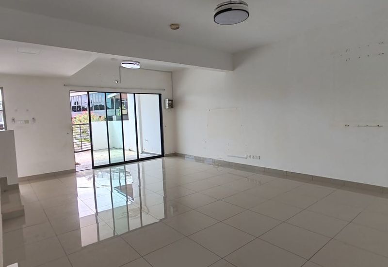 Kulai / Bandar Indahpura Crystal 2 /Jalan Cempaka 36/27