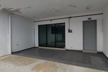 Kulai / Bandar Indahpura Crystal 2 /Jalan Cempaka 36/27