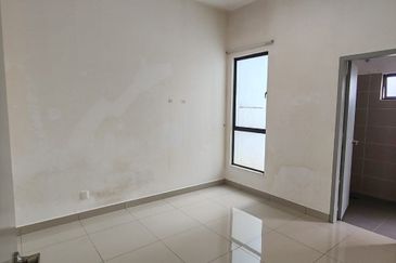 Kulai / Bandar Indahpura Crystal 2 /Jalan Cempaka 36/27
