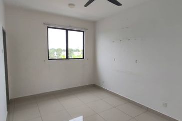 Kulai / Bandar Indahpura Crystal 2 /Jalan Cempaka 36/27