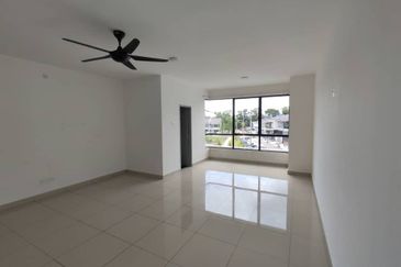 Kulai / Bandar Indahpura Crystal 2 /Jalan Cempaka 36/27
