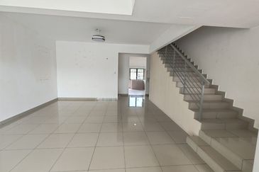 Kulai / Bandar Indahpura Crystal 2 /Jalan Cempaka 36/27