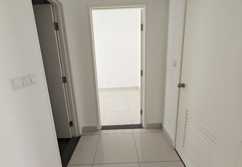 Kulai / Taman Puncak Kehijauan / Jalan Puncak Kehijauan 4 / Double Storey Terrace House / Gated & Guard / Original Brand New 