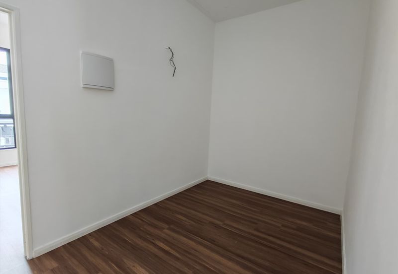 Kulai / Taman Puncak Kehijauan / Jalan Puncak Kehijauan 4 / Double Storey Terrace House / Gated & Guard / Original Brand New 