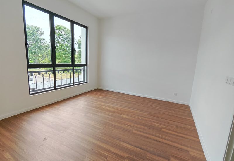 Kulai / Taman Puncak Kehijauan / Jalan Puncak Kehijauan 4 / Double Storey Terrace House / Gated & Guard / Original Brand New 